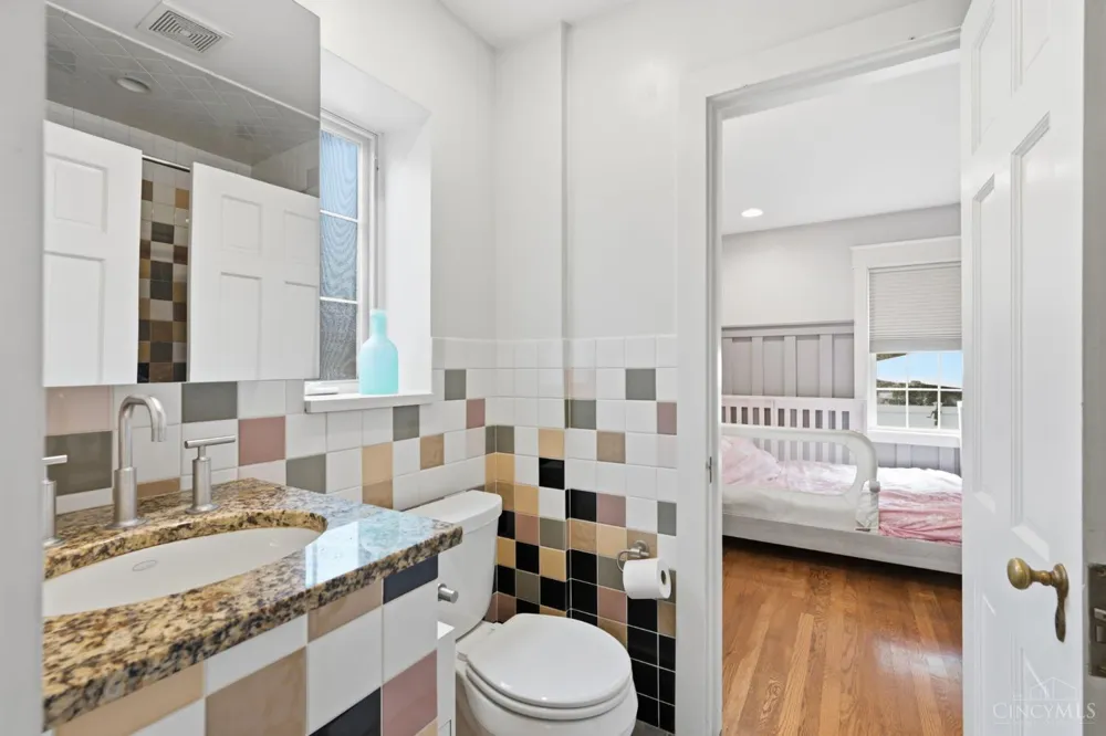 3307 Maplecrest Place Cincinnati, OH 45209