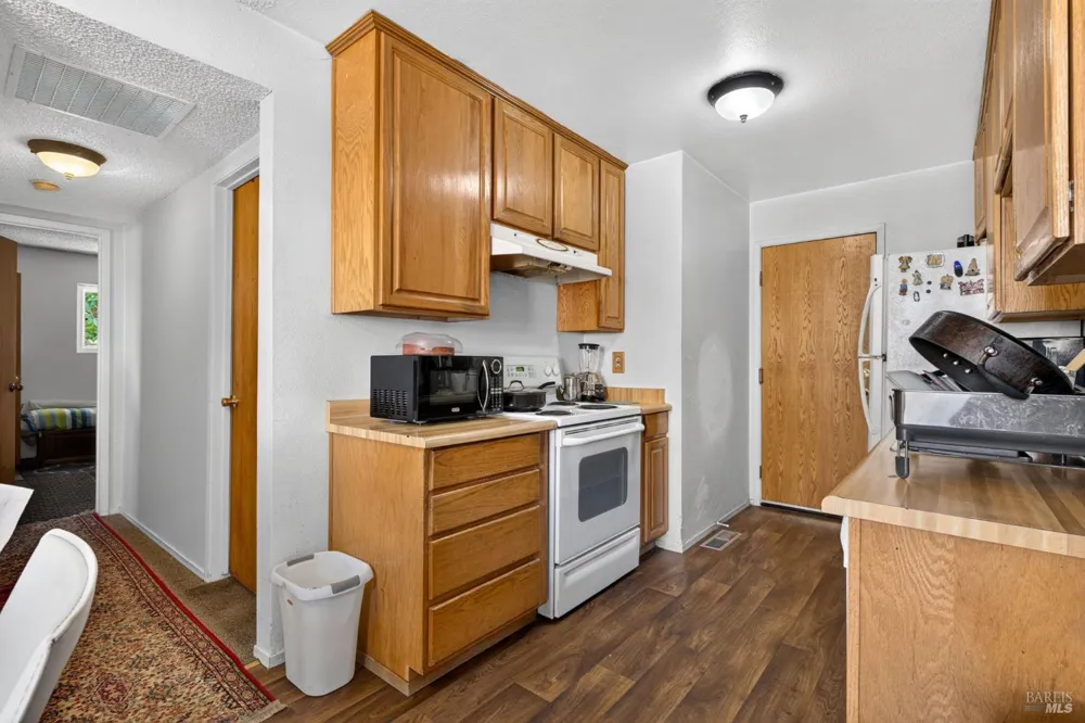 18811 Park Tree Lane El Verano, CA 95476