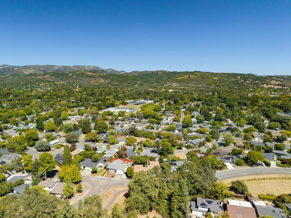 18811 Park Tree Lane El Verano, CA 95476