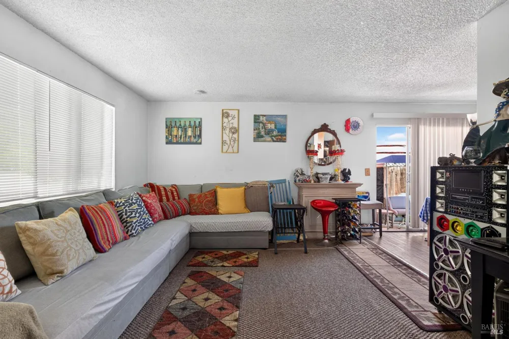 18811 Park Tree Lane El Verano, CA 95476