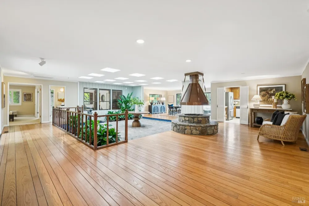6 Thunderbird Drive Novato, CA 94949