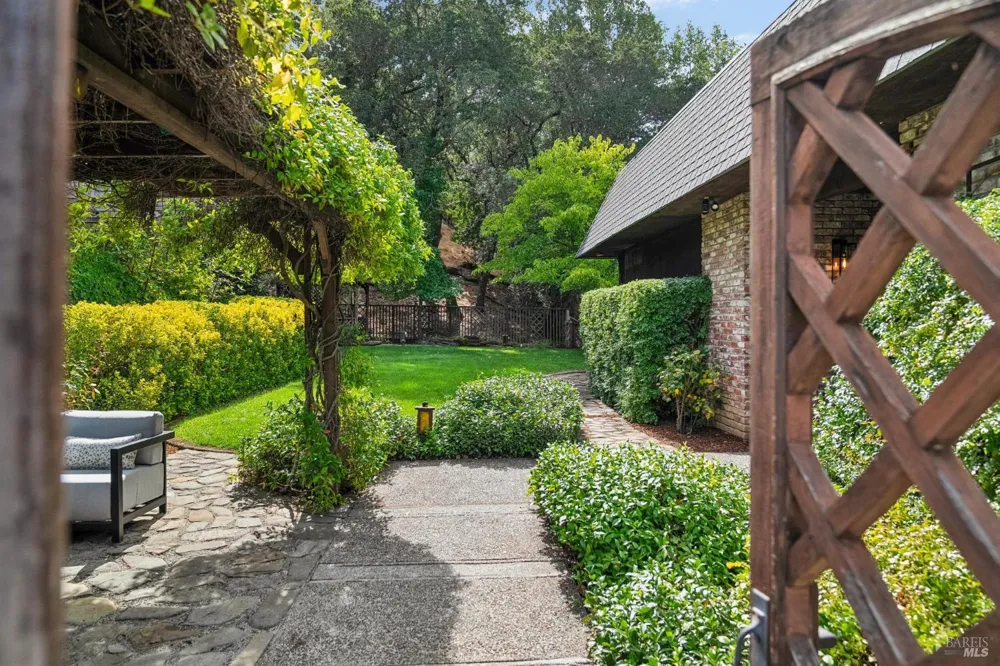 6 Thunderbird Drive Novato, CA 94949