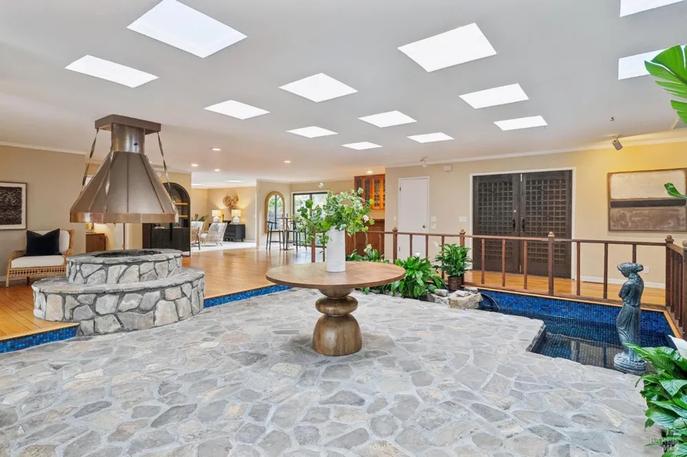 6 Thunderbird Drive Novato, CA 94949