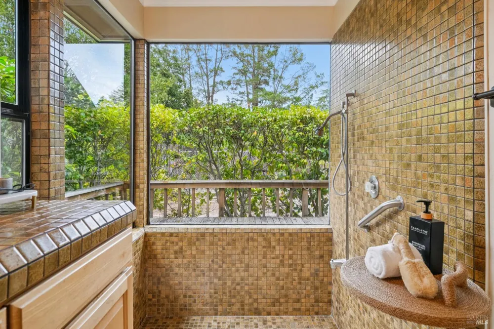 6 Thunderbird Drive Novato, CA 94949