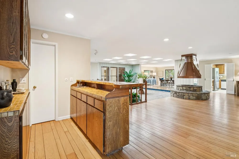 6 Thunderbird Drive Novato, CA 94949
