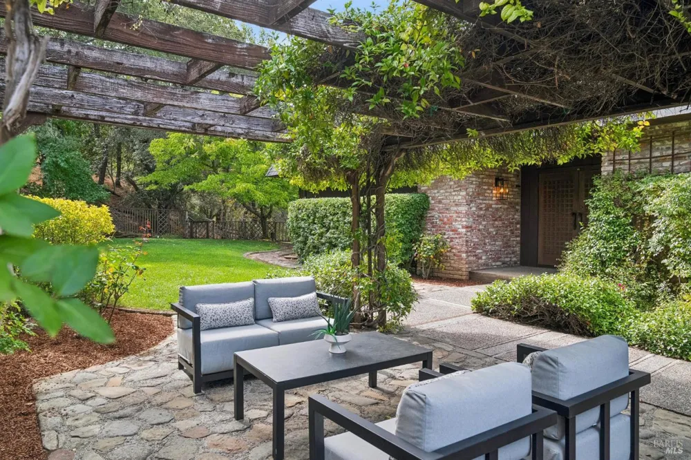 6 Thunderbird Drive Novato, CA 94949