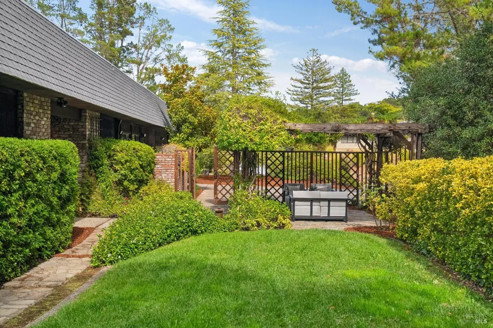 6 Thunderbird Drive Novato, CA 94949