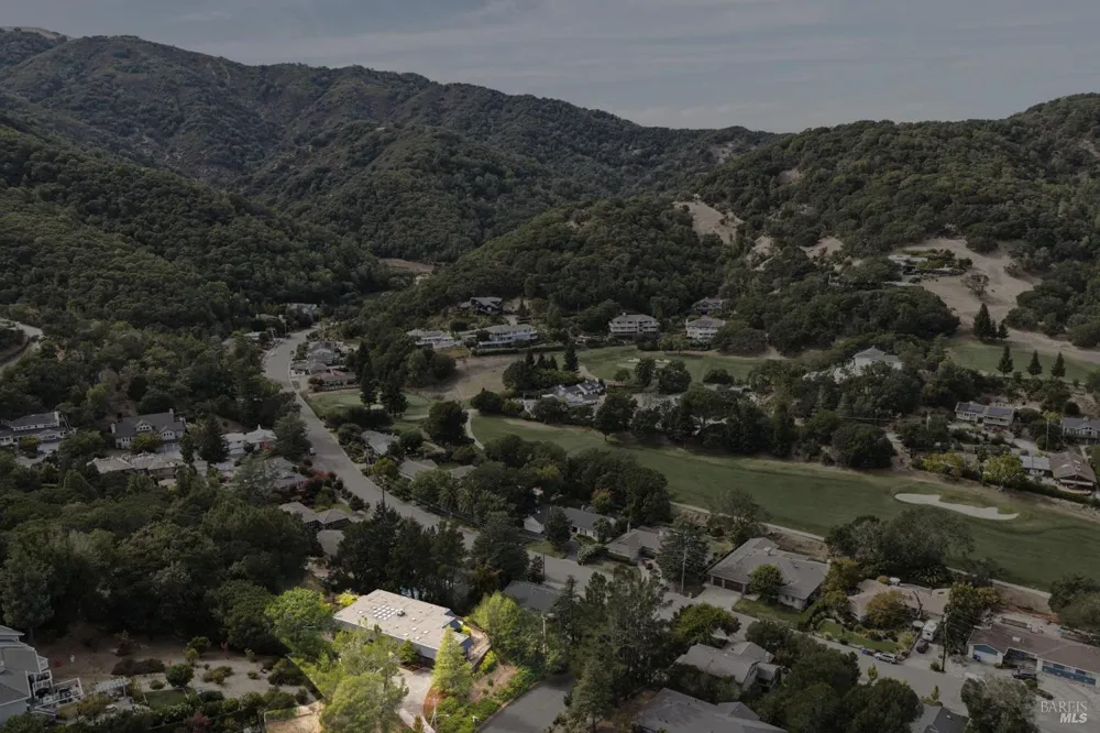 6 Thunderbird Drive Novato, CA 94949