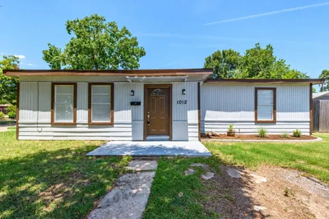 1012 W Hart Avenue