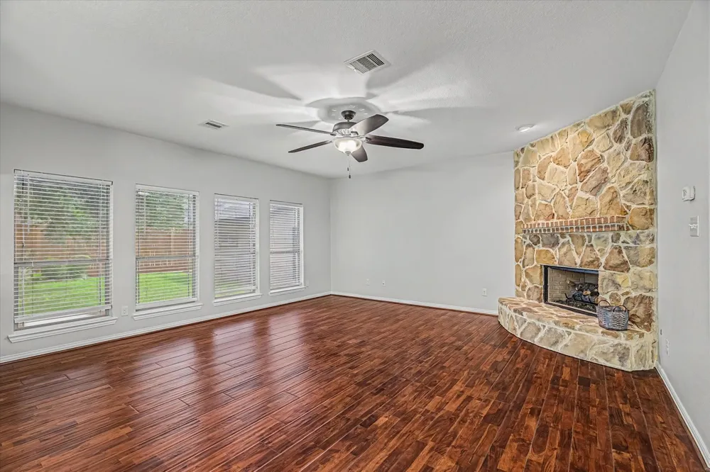 4702 Seabird Street Baytown, TX 77521