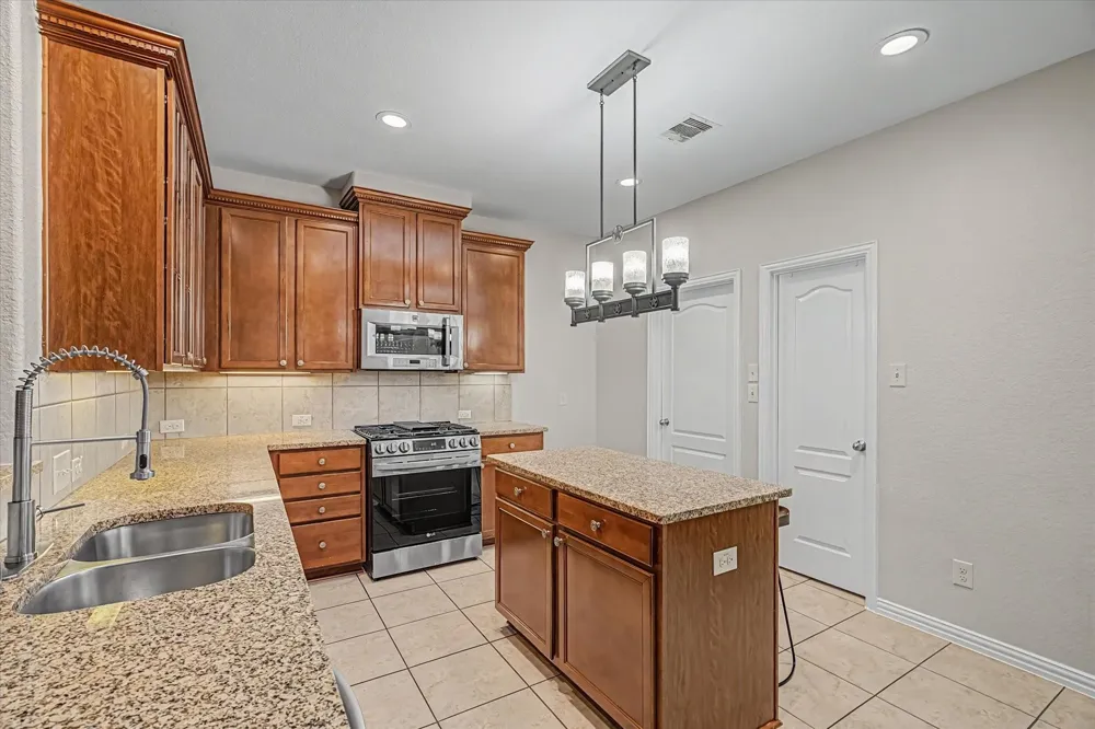 4702 Seabird Street Baytown, TX 77521
