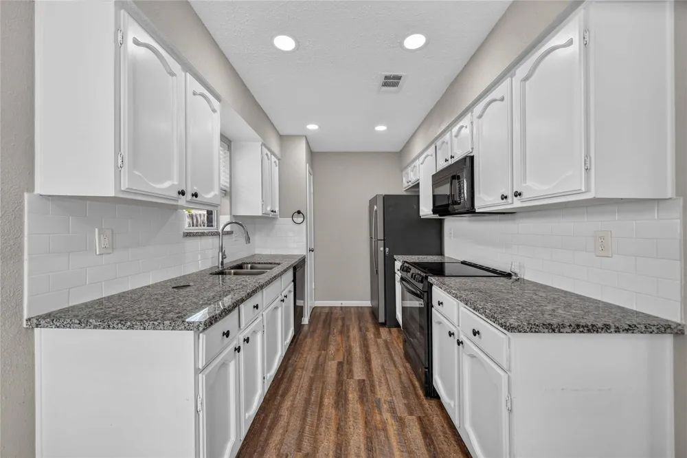 5427 Timpani Drive Friendswood, TX 77546