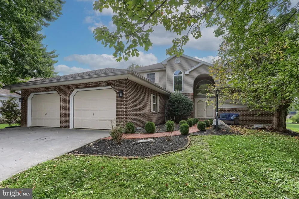 717 BROOKSIDE LANE Lebanon, PA 17042