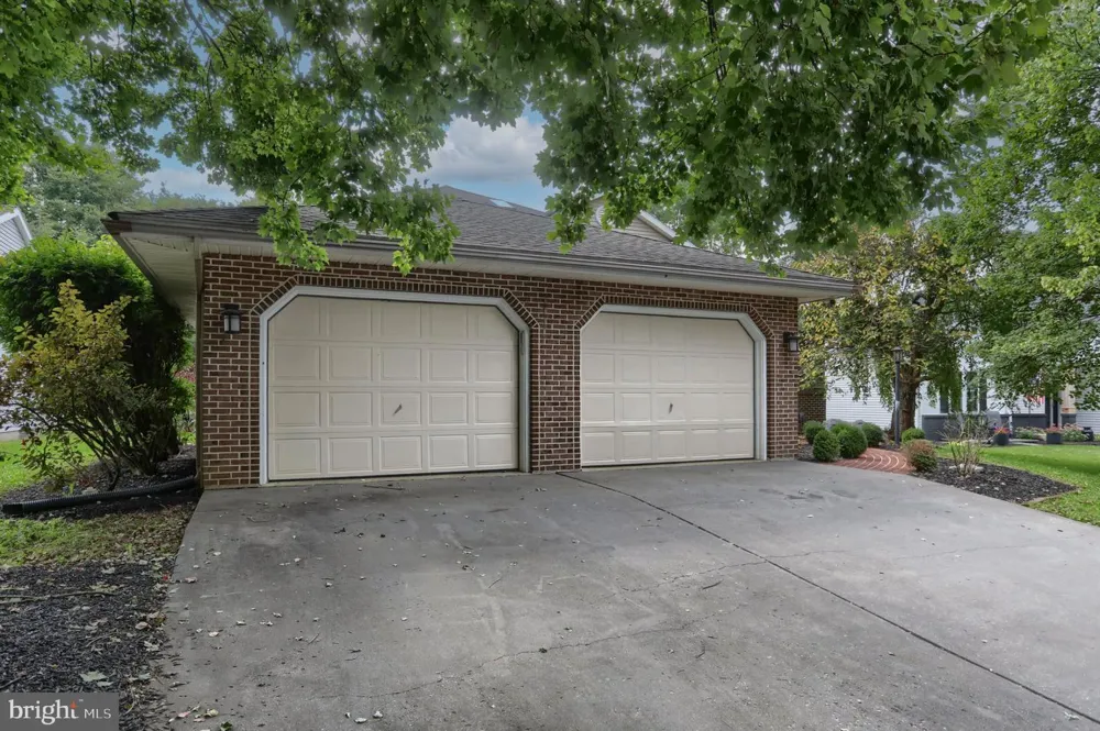 717 BROOKSIDE LANE Lebanon, PA 17042