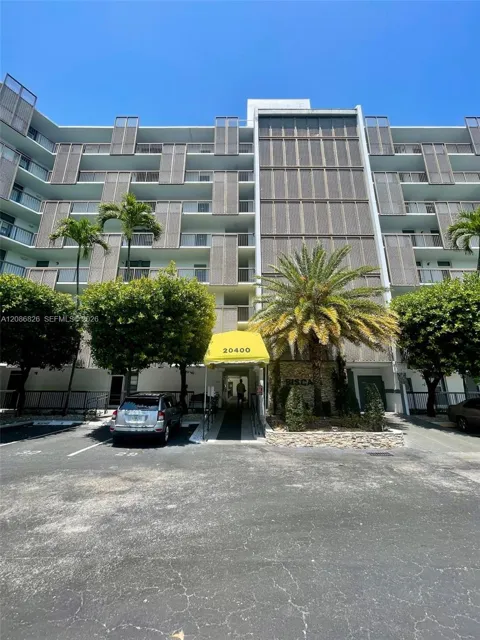 20400 W Country Club Dr #608