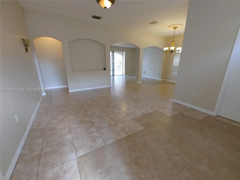 15243 SW 28 TE Miami, FL 33185