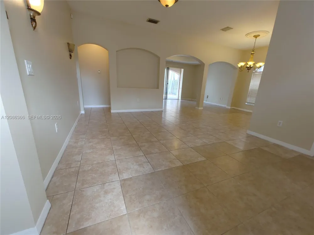 15243 SW 28 TE Miami, FL 33185