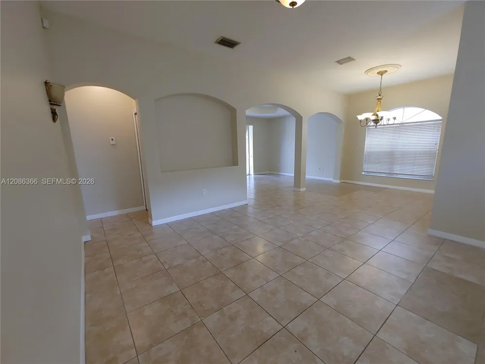 15243 SW 28 TE Miami, FL 33185