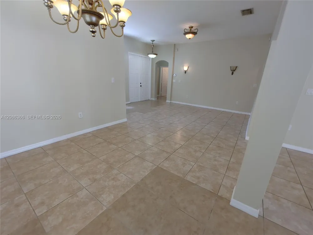15243 SW 28 TE Miami, FL 33185