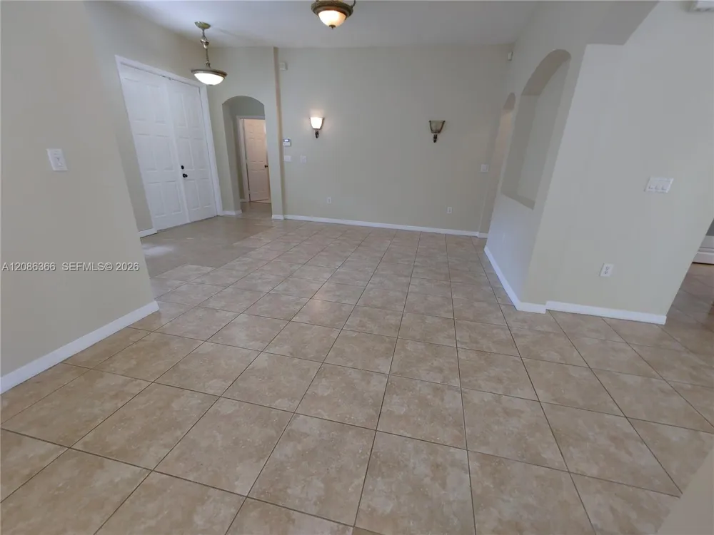 15243 SW 28 TE Miami, FL 33185
