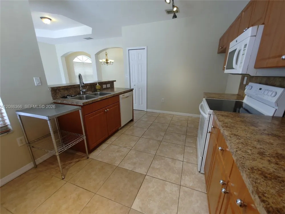 15243 SW 28 TE Miami, FL 33185