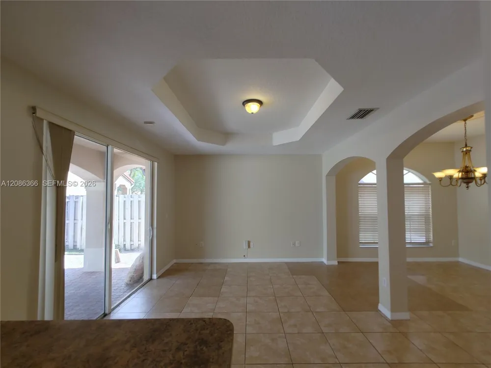 15243 SW 28 TE Miami, FL 33185