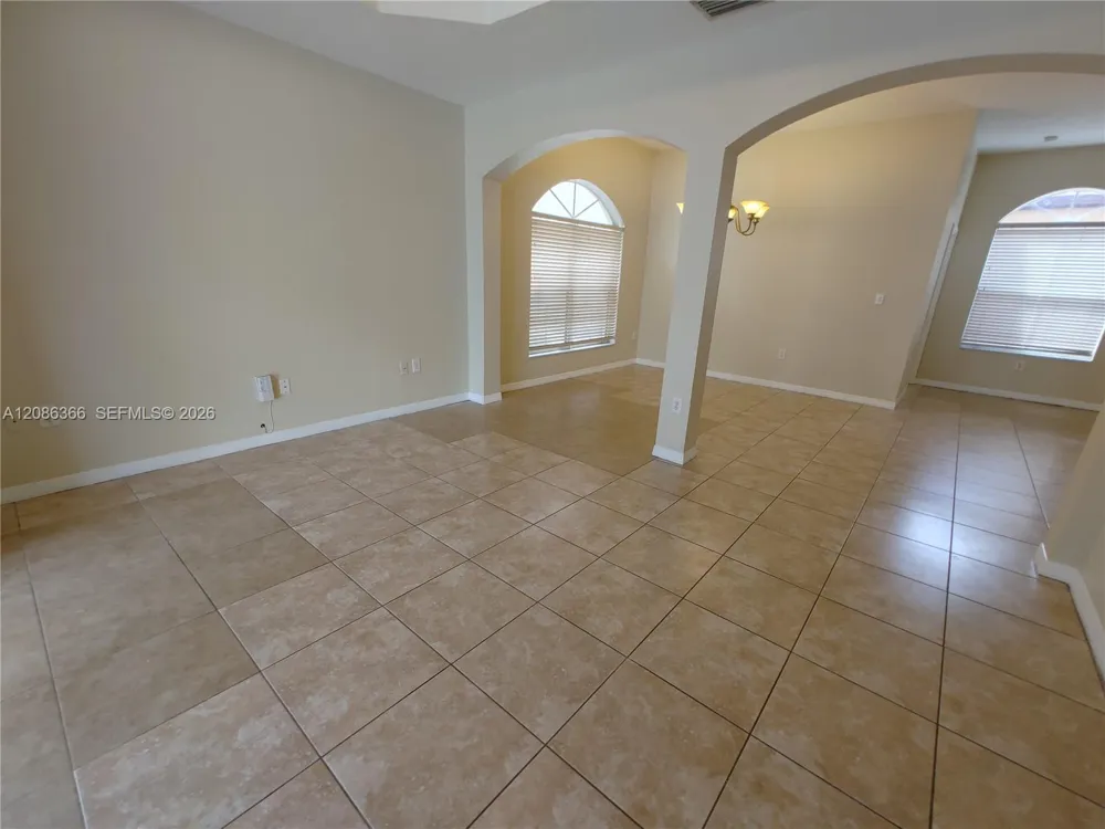 15243 SW 28 TE Miami, FL 33185
