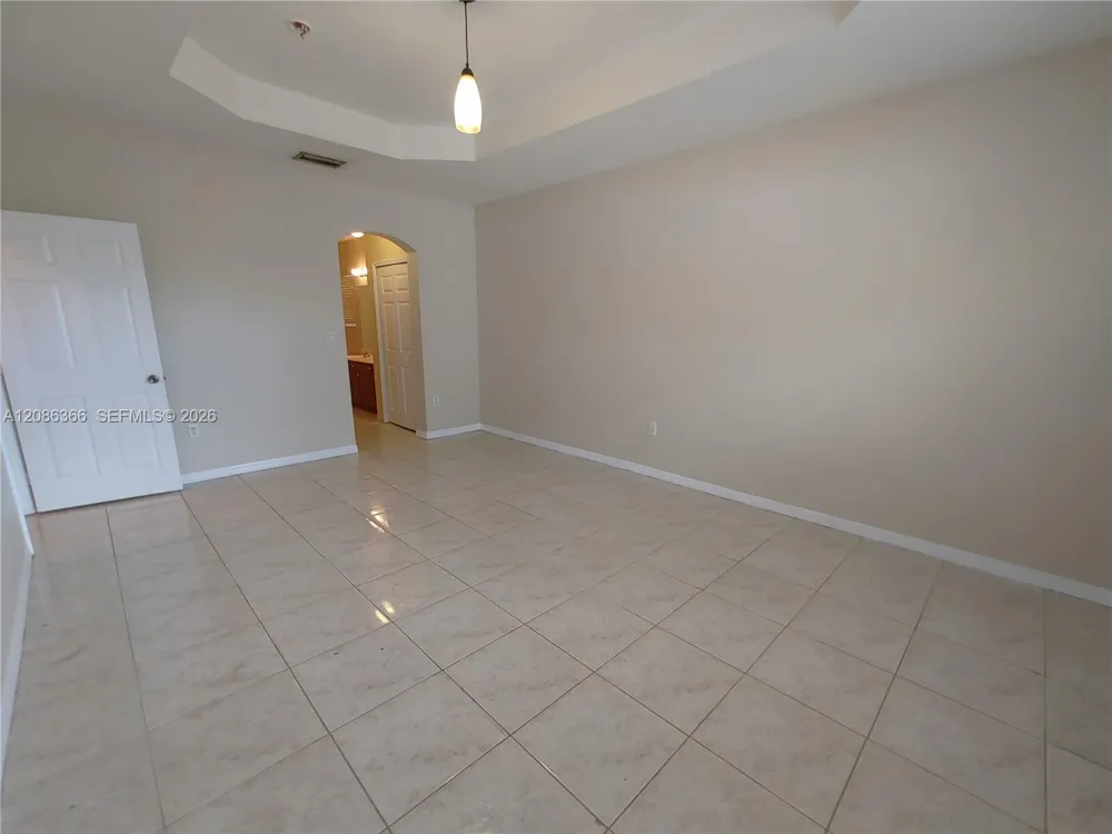 15243 SW 28 TE Miami, FL 33185