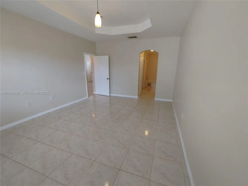 15243 SW 28 TE Miami, FL 33185