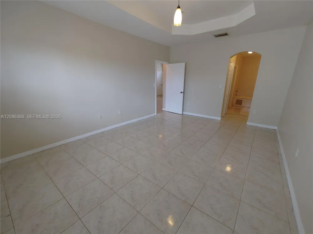 15243 SW 28 TE Miami, FL 33185