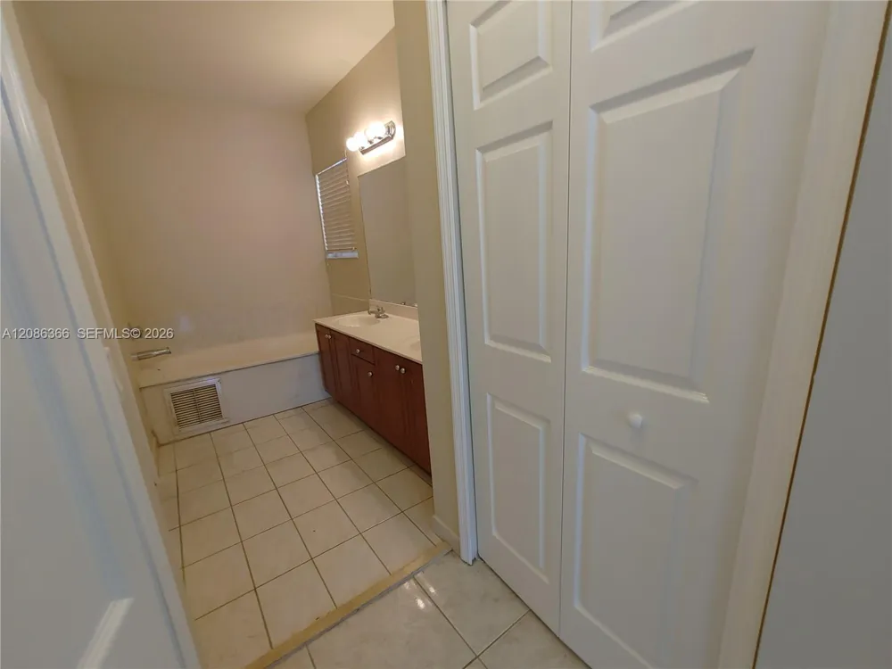 15243 SW 28 TE Miami, FL 33185