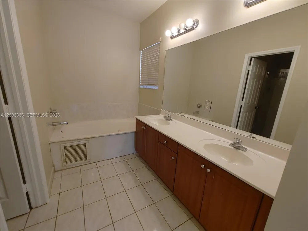 15243 SW 28 TE Miami, FL 33185