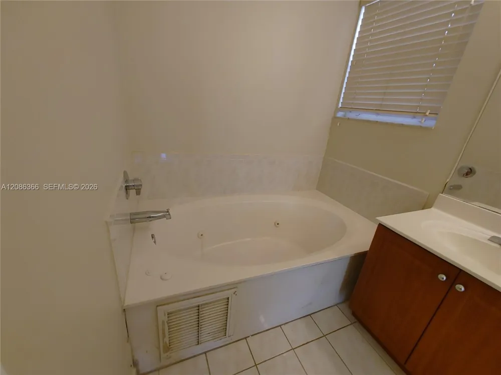 15243 SW 28 TE Miami, FL 33185