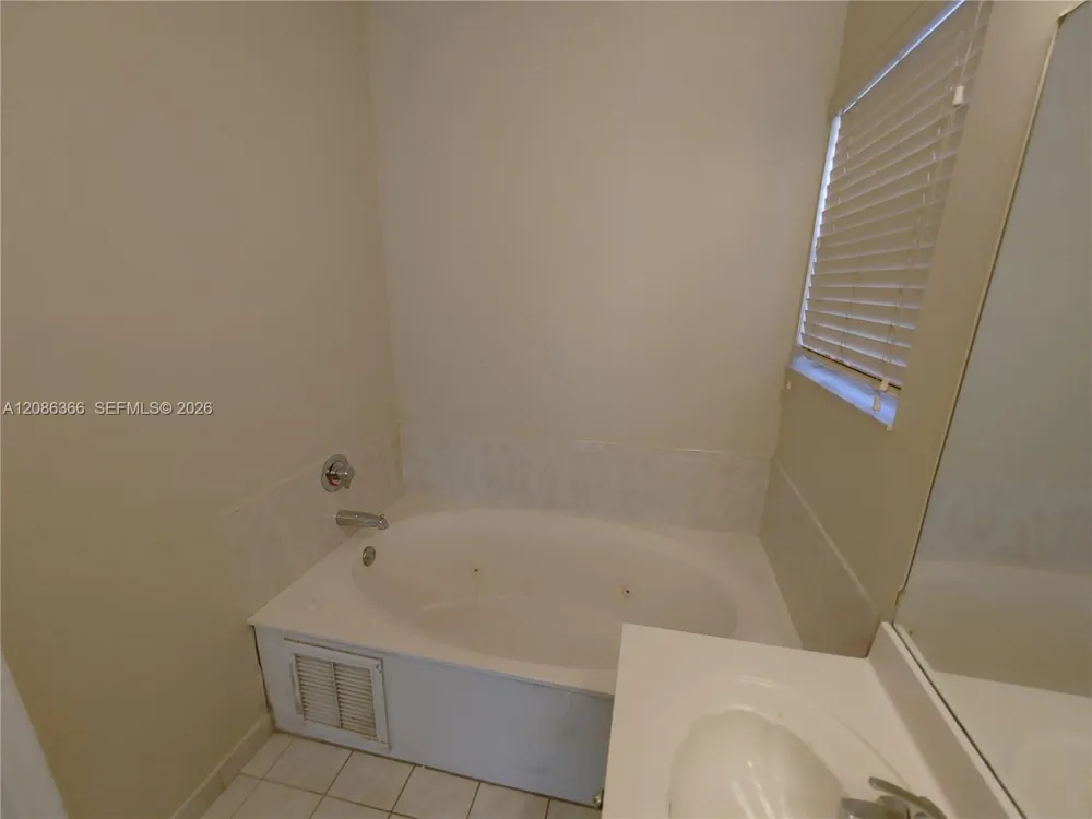 15243 SW 28 TE Miami, FL 33185