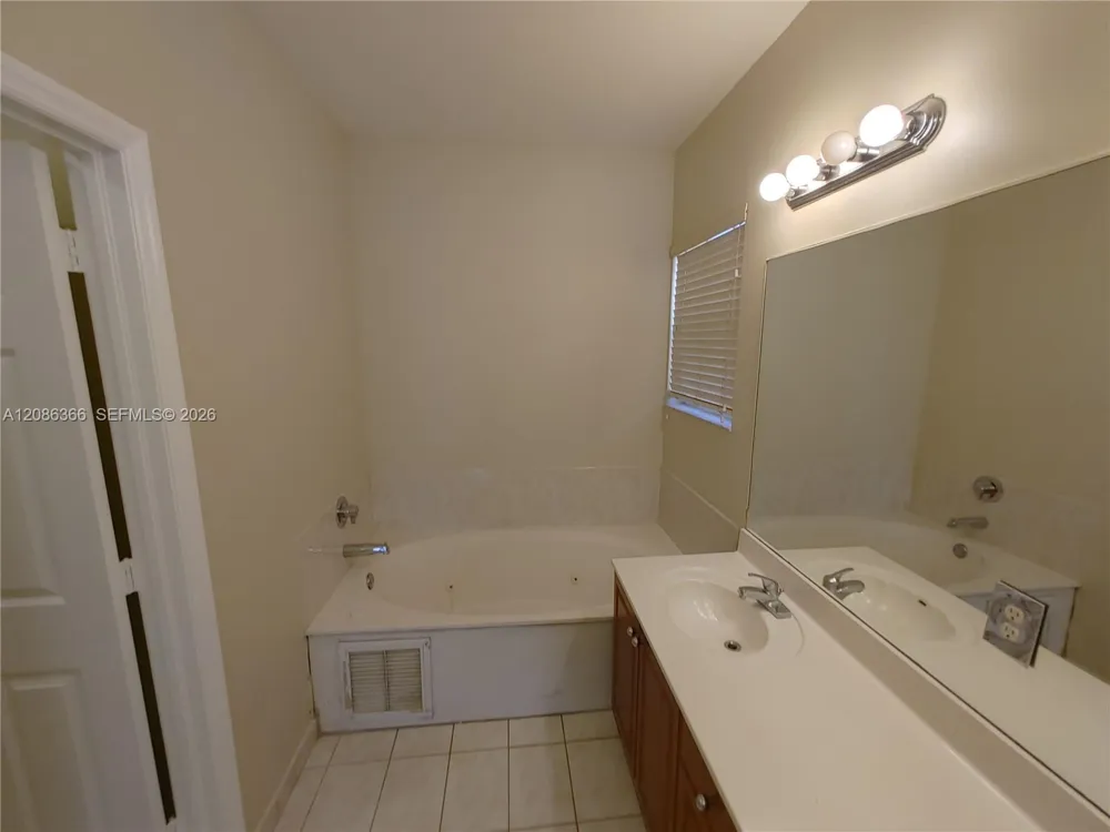15243 SW 28 TE Miami, FL 33185