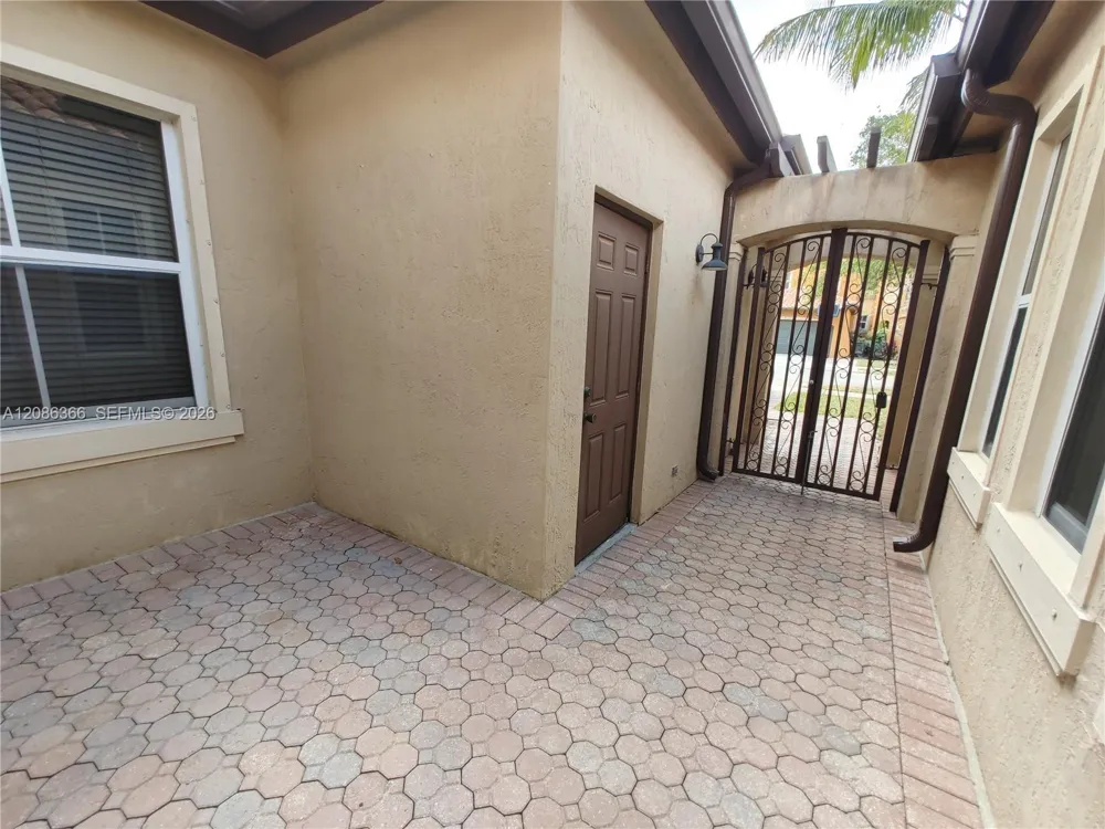 15243 SW 28 TE Miami, FL 33185