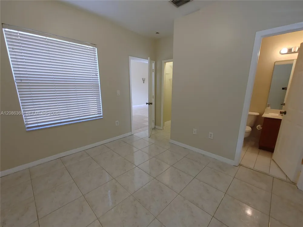 15243 SW 28 TE Miami, FL 33185