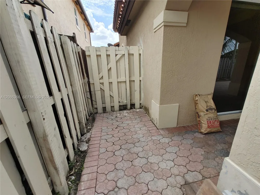 15243 SW 28 TE Miami, FL 33185
