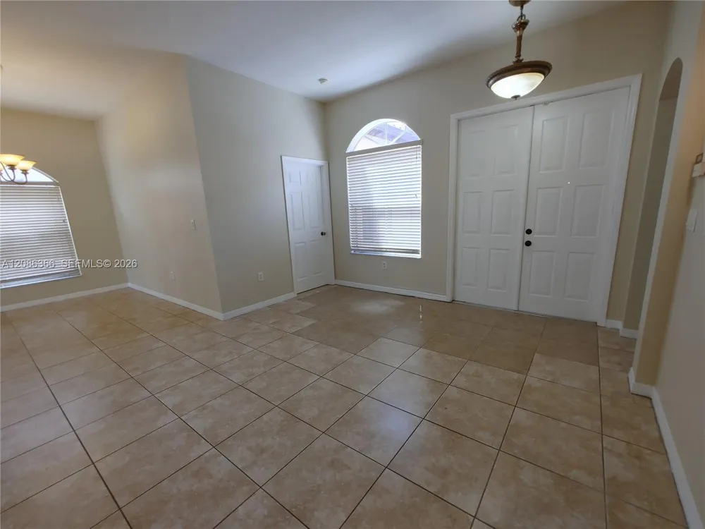 15243 SW 28 TE Miami, FL 33185