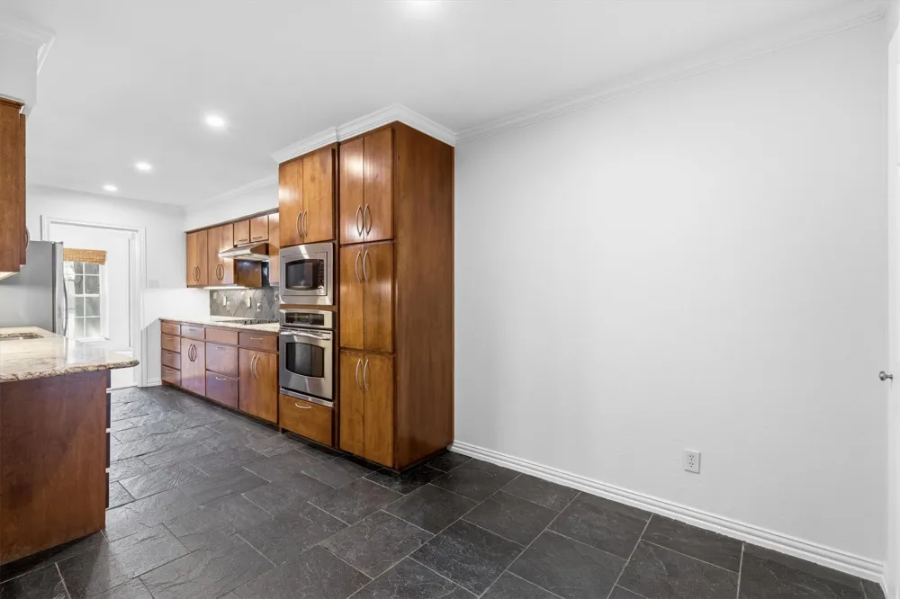 3741 Weeburn Drive Dallas, TX 75229
