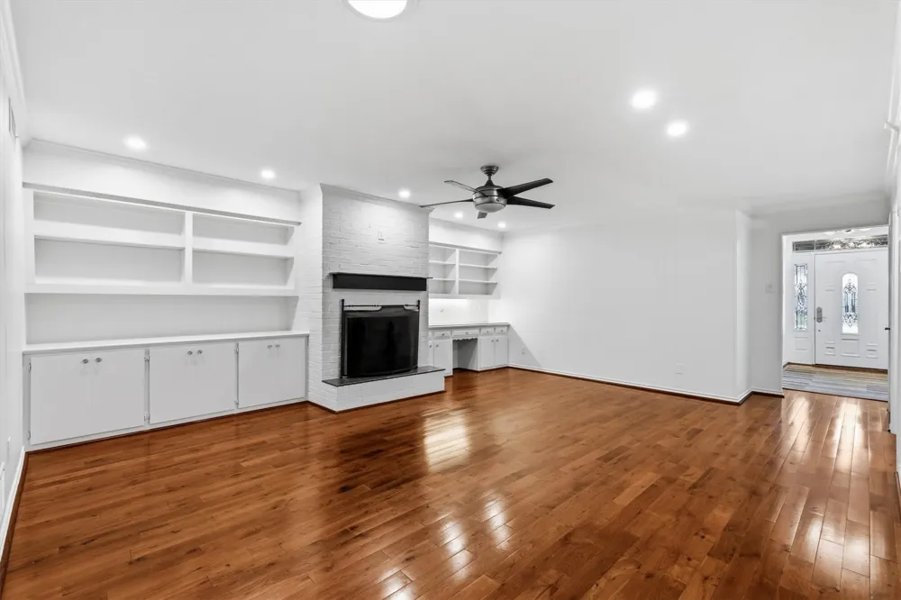 3741 Weeburn Drive Dallas, TX 75229