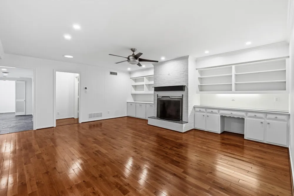 3741 Weeburn Drive Dallas, TX 75229