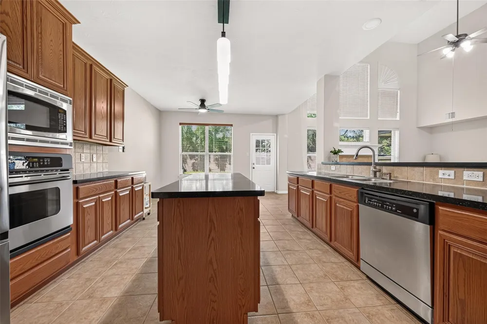 2022 Grand Willow Lane Richmond, TX 77469