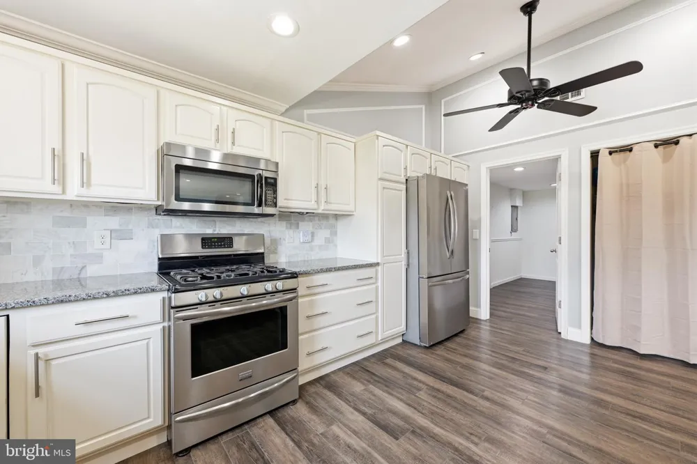 48 BEECHTREE ROAD Levittown, PA 19057