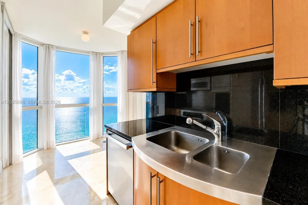 6365 Collins Ave #3403 Miami Beach, FL 33141