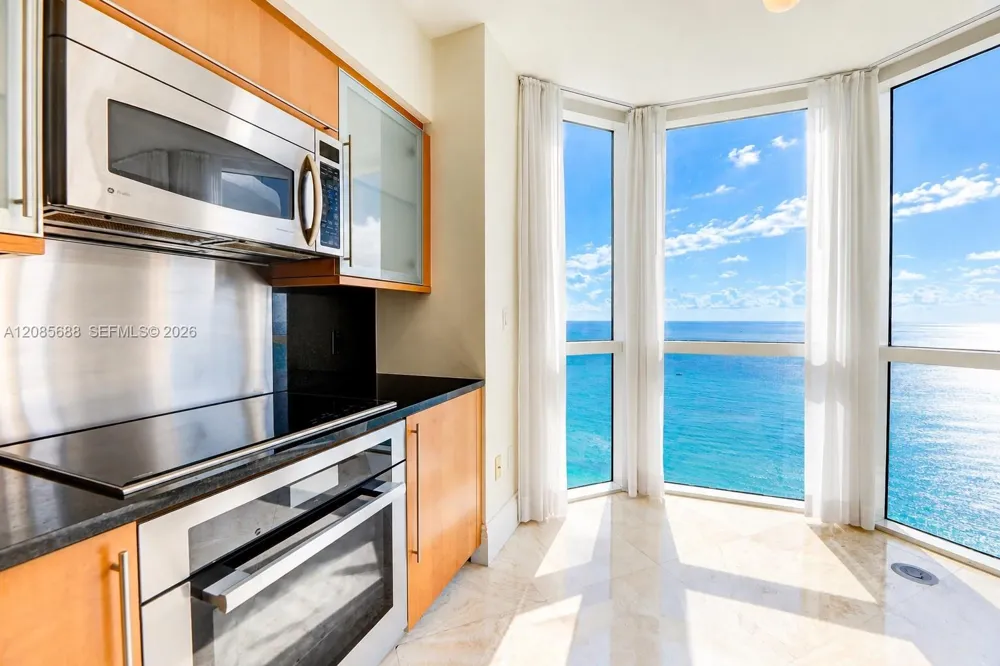 6365 Collins Ave #3403 Miami Beach, FL 33141