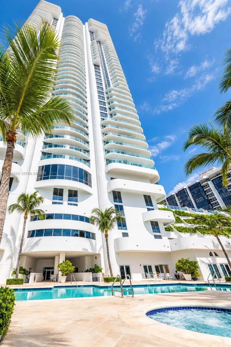 6365 Collins Ave #3403 Miami Beach, FL 33141