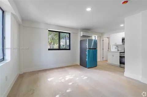 340 SW 5th Ave #9