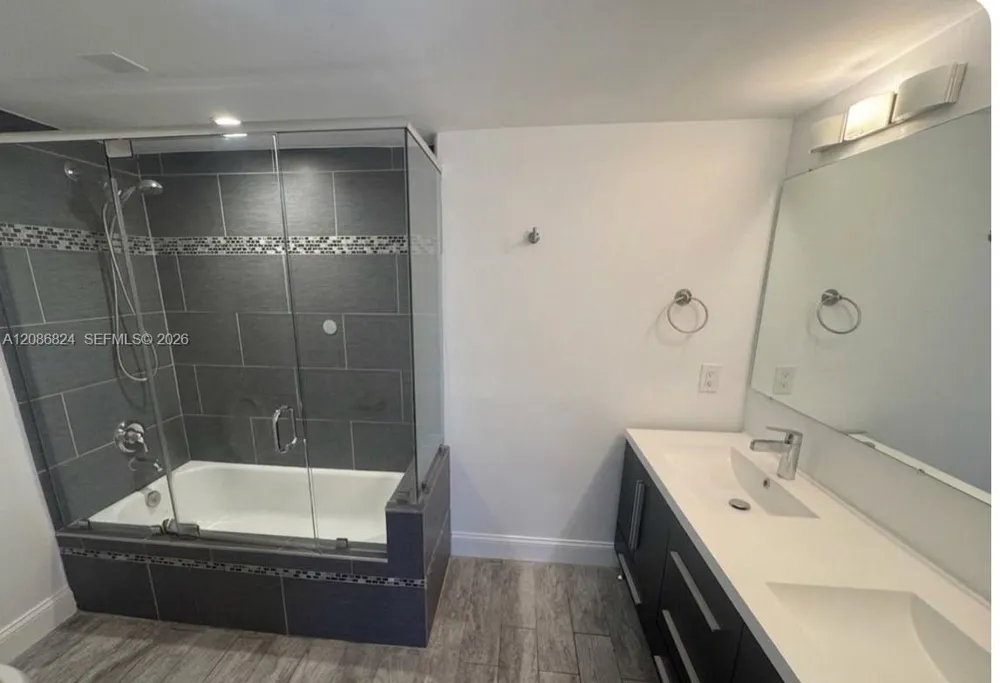 2655 Collins Ave #602 Miami Beach, FL 33140