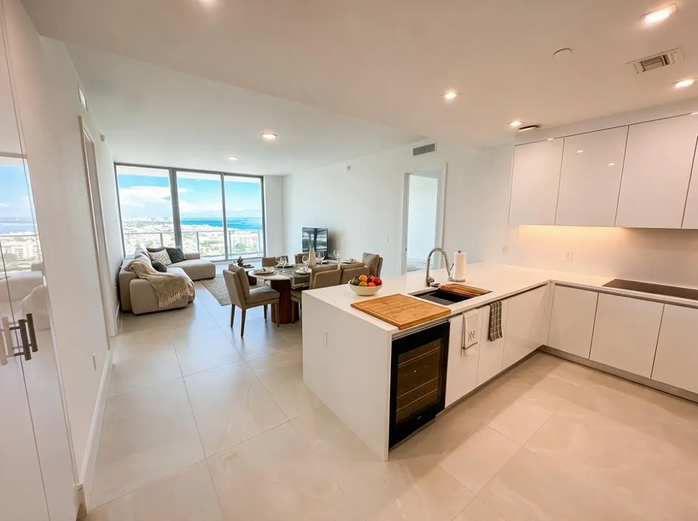 220 Lake Shore Drive #2021 Lake Park, FL 33403